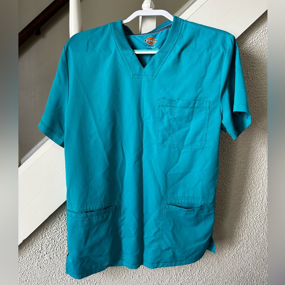 Scrub top - size small